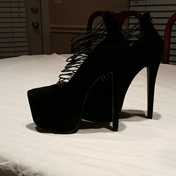 Shoes - Black heels